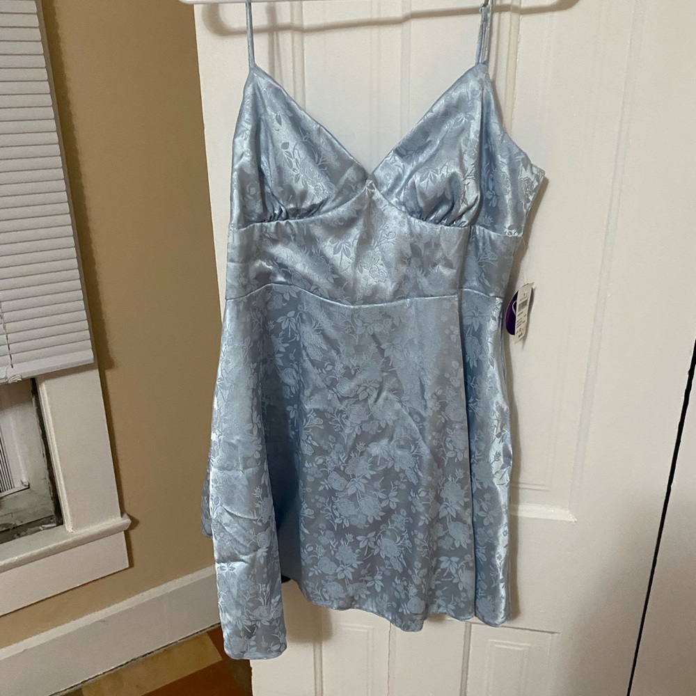 Windsor blue dress w/subtle flowers. Size 13 but fits a medium